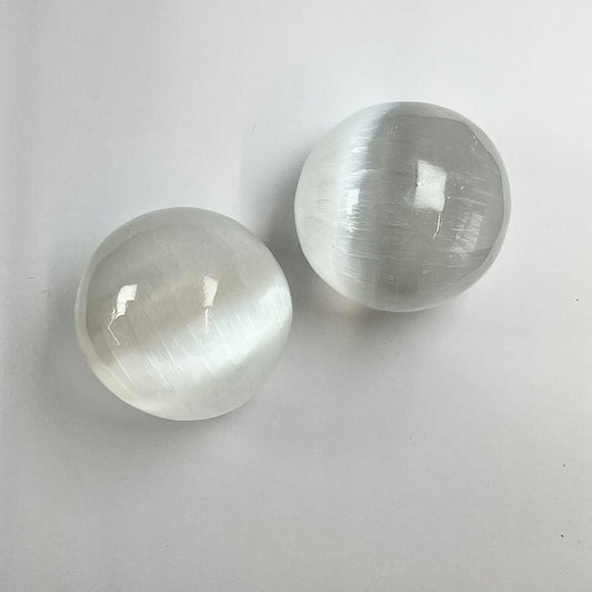 Medium Selenite Sphere: Calm and Tranquillity